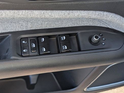 Used 2025 Jeep Compass Latitude w/ Convenience Group AWD/4WD image 19