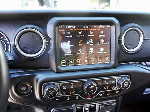 Used 2022 Jeep Wrangler Unlimited Rubicon w/ LED Lighting Group AWD/4WD image 29