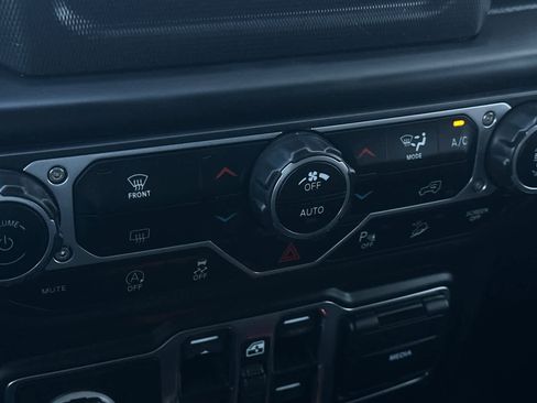 Used 2020 Jeep Wrangler Unlimited Sport image 23