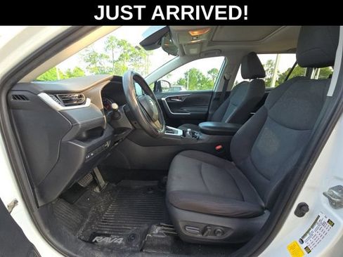 Used 2019 Toyota RAV4 XLE w/ Convenience Package FWD image 12