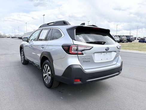 Used 2025 Subaru Outback Premium AWD/4WD image 6
