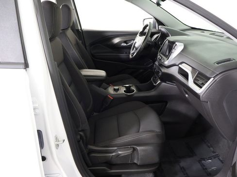 Used 2024 GMC Terrain SLE w/ Driver Convenience Package image 29