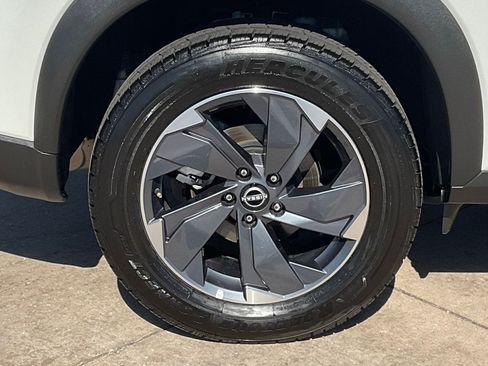 Used 2025 Nissan Rogue SV FWD image 7