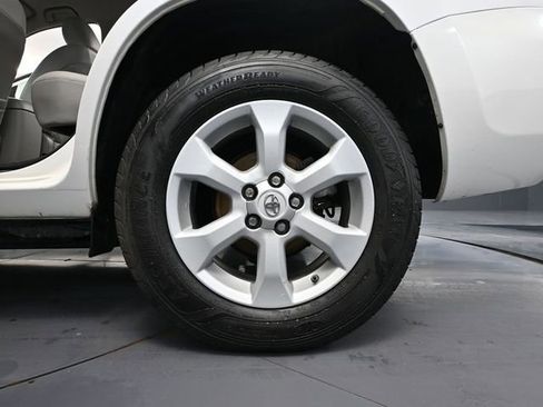 Used 2012 Toyota RAV4 EV image 11