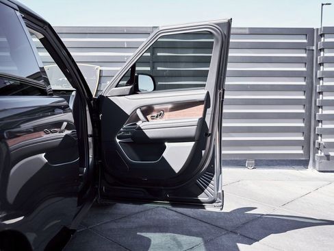 Used 2024 Land Rover Range Rover SE image 20