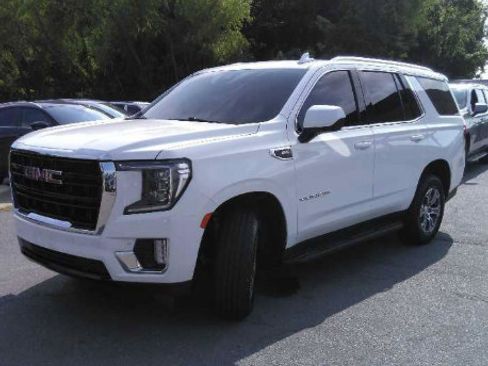 Used 2023 GMC Yukon SLE AWD/4WD image 1