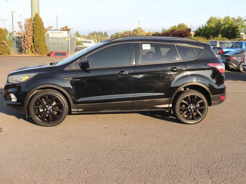 Used 2018 Ford Escape SE w/ SE Sport Appearance Package FWD image 8