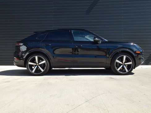 Certified 2025 Porsche Cayenne Coupe image 8