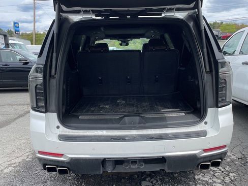 Used 2025 Chevrolet Suburban High Country AWD/4WD image 27