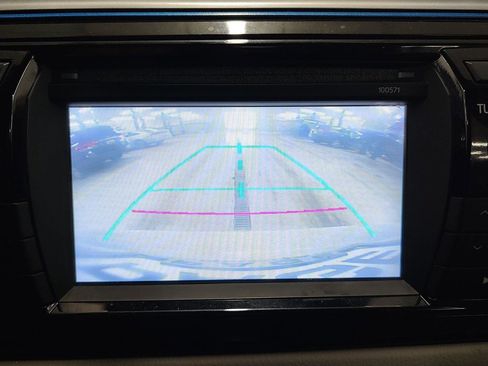 Used 2016 Toyota Corolla LE image 9