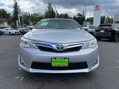 Used 2012 Toyota Camry XLE w/ Leather Pkg FWD image 2