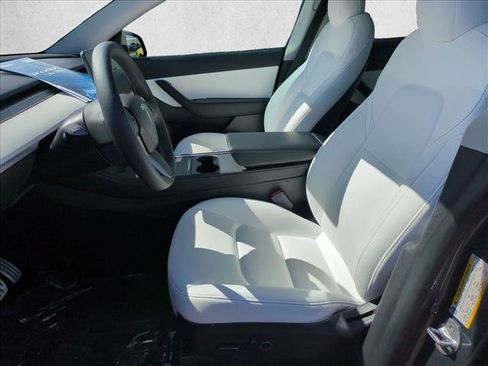 Used 2022 Tesla Model Y Performance image 16