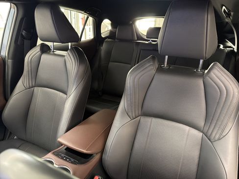 Used 2024 Toyota Venza Limited image 22