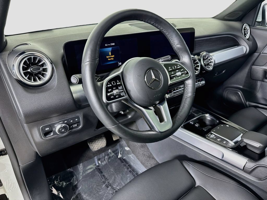 Used 2023 Mercedes-Benz GLB 250 4MATIC image 9