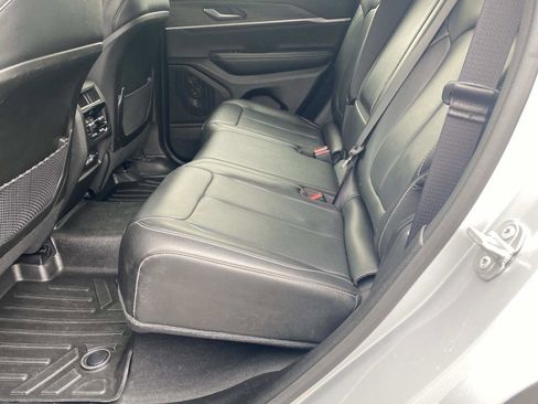 Certified 2023 Jeep Grand Cherokee Limited w/ Luxury Tech Group II image 19