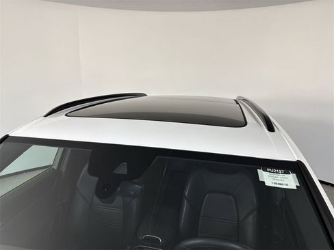 Certified 2023 Porsche Cayenne Platinum Edition image 17