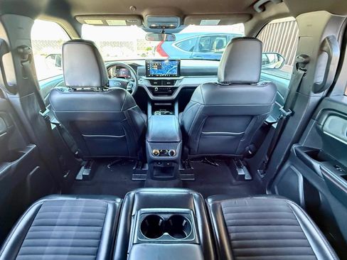 Used 2025 Ford Explorer ST-Line w/ ST-Line Street Pack AWD/4WD image 39