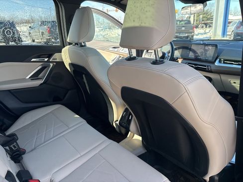 Used 2025 BMW X1 xDrive28i w/ Technology Package image 41