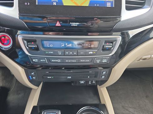 Used 2017 Honda Pilot Elite image 26