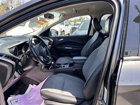 Used 2018 Ford Escape SE w/ SE Sport Appearance Package FWD image 39