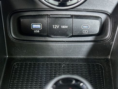 Used 2025 Hyundai Venue SEL FWD image 26