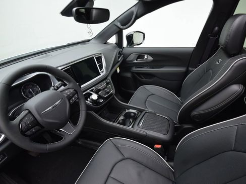 New 2026 Chrysler Pacifica Limited w/ S Appearance Package image 34