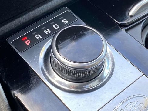 Used 2018 Land Rover Discovery HSE image 32