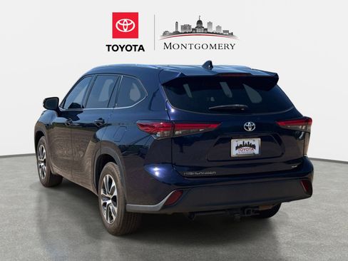 Used 2021 Toyota Highlander XLE FWD image 5