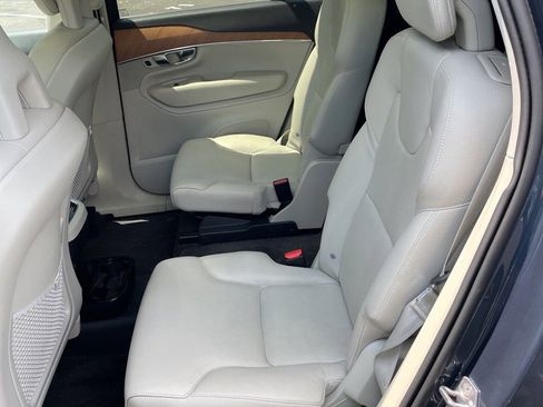 Used 2022 Volvo XC90 T6 Momentum w/ Advanced Package AWD/4WD image 11