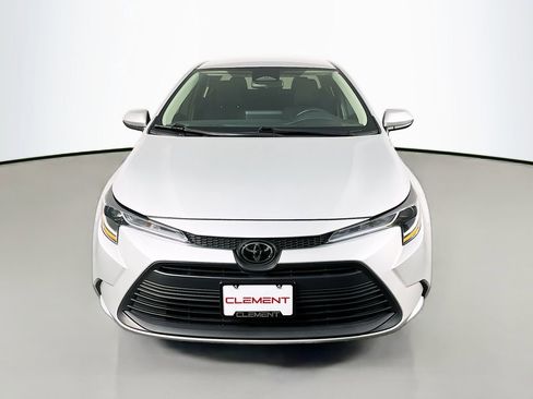 Used 2025 Toyota Corolla LE FWD image 3