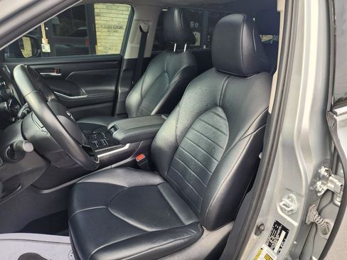 Used 2021 Toyota Highlander XLE image 16