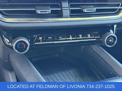 Used 2026 Chevrolet Equinox EV LT FWD image 17