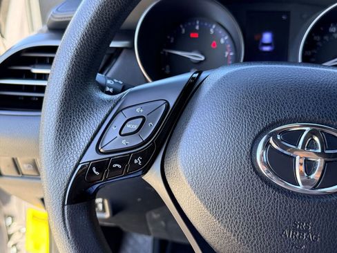 Used 2019 Toyota C-HR LE image 29