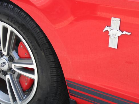 Used 2010 Ford Mustang Convertible image 36