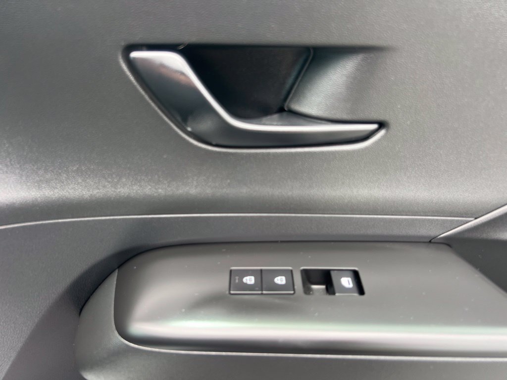Used 2025 Hyundai Kona SEL AWD/4WD image 38
