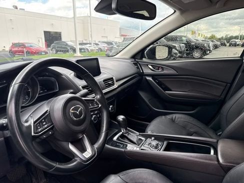 Used 2018 MAZDA MAZDA3 Grand Touring w/ Premium Equipment Package FWD image 12