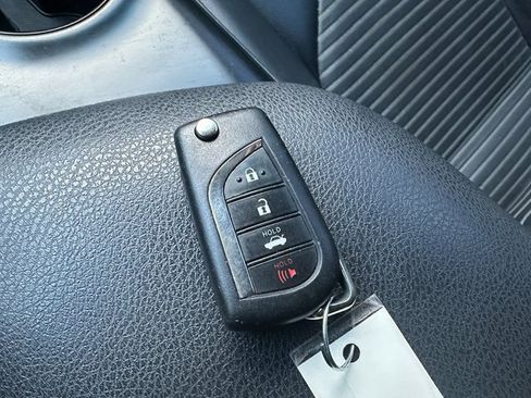 Used 2018 Toyota Camry SE image 32