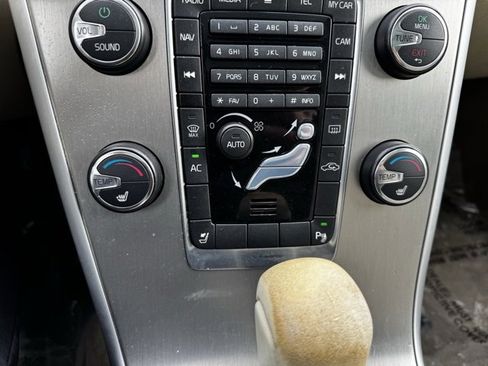 Used 2011 Volvo XC60 T6 image 13