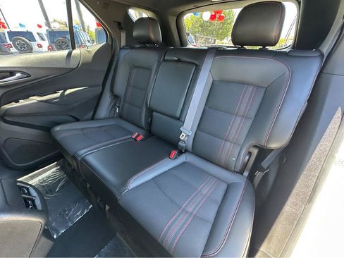 Used 2022 Chevrolet Equinox RS w/ Infotainment Package FWD image 9