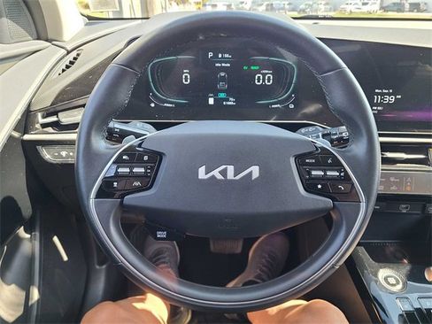 Used 2023 Kia Niro EX image 25