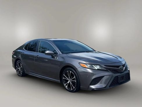 Used 2018 Toyota Camry SE FWD image 4