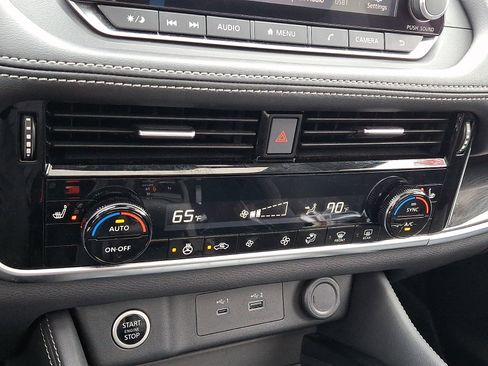 Used 2023 Nissan Rogue SL AWD/4WD image 18
