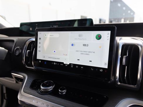 Used 2025 Ford Expedition Platinum w/ Driver's Package image 36