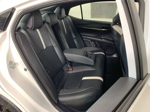 Used 2025 Toyota Camry SE image 35