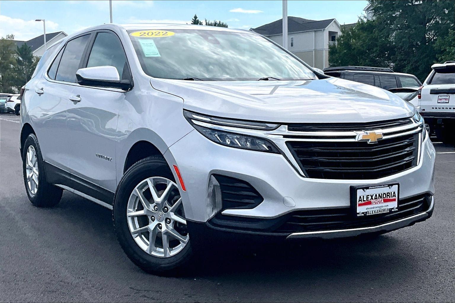 Used 2022 Chevrolet Equinox LT FWD image 2
