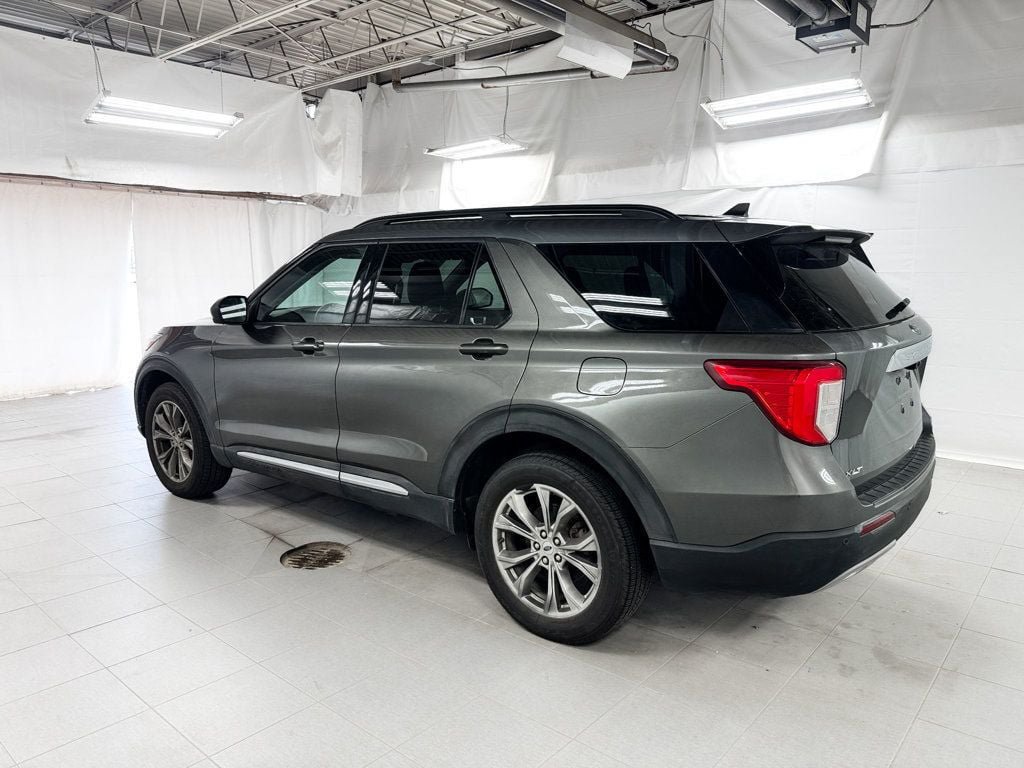 Used 2022 Ford Explorer XLT w/ Equipment Group 202A AWD/4WD image 3