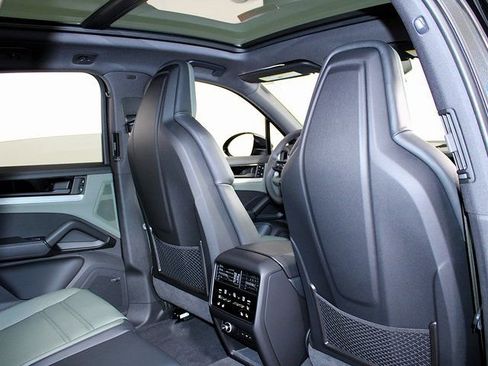 New 2025 Porsche Cayenne S image 24
