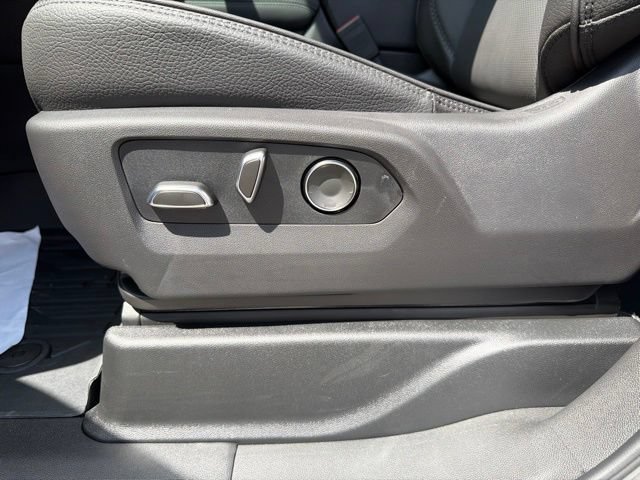 New 2026 GMC Yukon Denali w/ Denali Reserve Package AWD/4WD image 16
