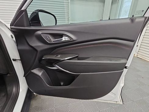 Used 2024 Chevrolet Trax RS FWD image 38