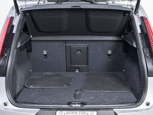 Used 2025 Volvo XC40 B5 Plus image 31